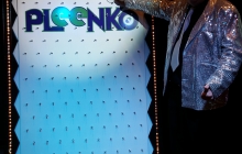 Close up of Jeff demonstrating Pleenko